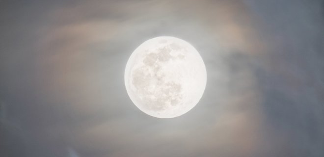 Рожевий Місяць зняли над Пенджабом, Сіетлом і в Каліфорнії – фото, відео - Фото