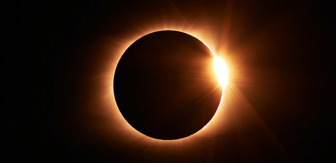 В квітні відбудеться гібридне сонячне затемнення. Але побачать його не всі - Фото