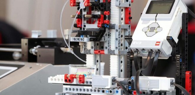 Ученые создали биопринтер из деталей Lego, который печатает человеческую кожу – видео - Фото