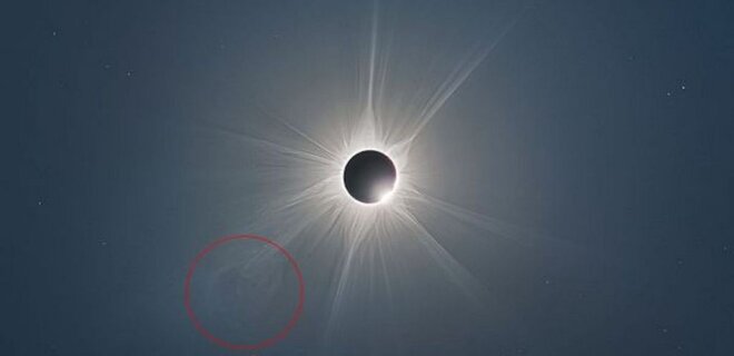 Астрофотографи зняли момент виверження плазми під час сонячного затемнення – фото - Фото