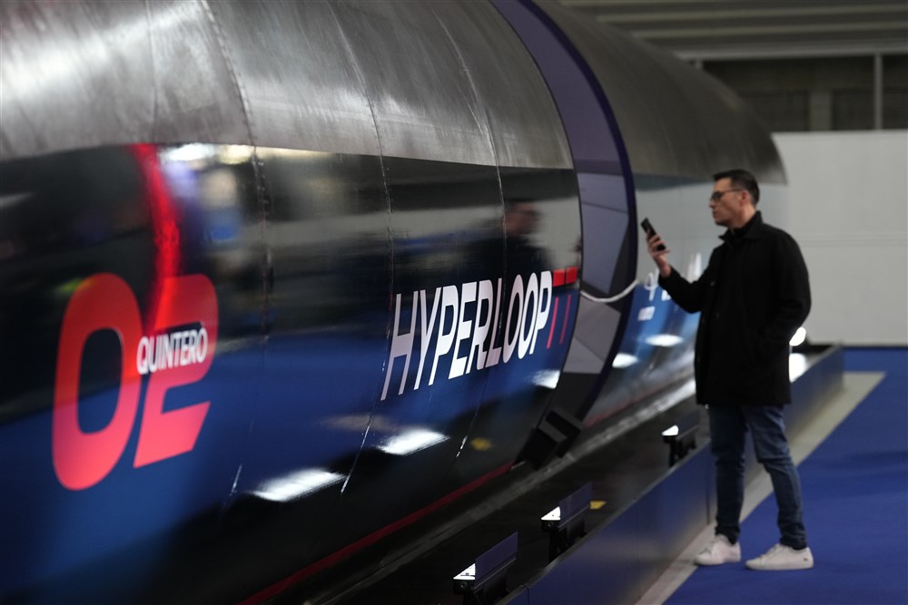 В 2023-м украинцы могли ездить на Hyperloop, но его нет. Что случилось с проектом Омеляна - Фото