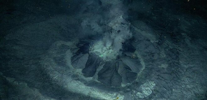 Ученые открыли подводный вулкан внутри другого кратера. Ему 18 000 лет - Фото