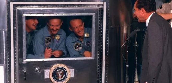 В 1969 году NASA устроило карантин астронавтам с Луны. Историк назвал его постановкой - Фото