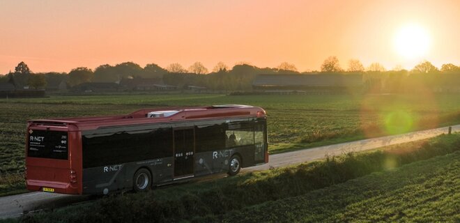 Нидерландская компания представила электробус большой дальности. Едет на почти 600 км - Фото