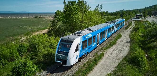 В Канаде запустили первый в Северной Америке поезд на водородном двигателе - Фото