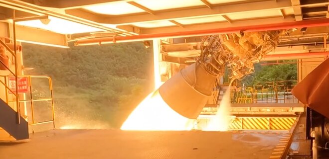 Китай испытал новейший двигатель для ракеты, которая полетит на Луну с экипажем – видео - Фото