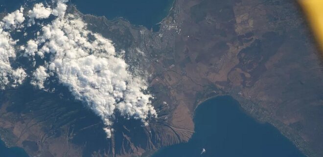 Масштабні лісові пожежі на Гаваях видно з Міжнародної космічної станції – фото - Фото