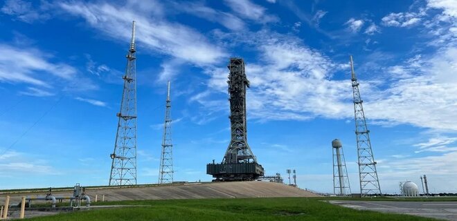 NASA доставила стартовую башню Artemis 2 на площадку для испытаний – фото - Фото
