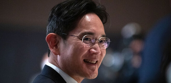 Главу Samsung Electronics Джея Ли могут посадить в тюрьму за мошенничество - Фото